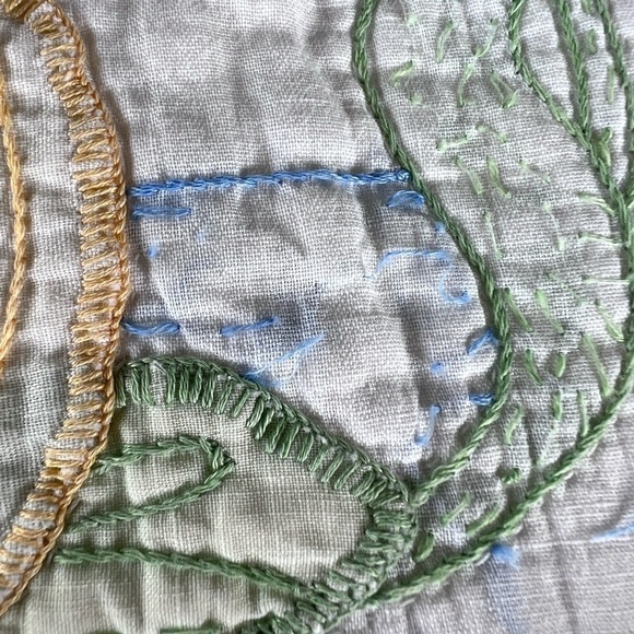 VTG Embroidered Lily Pad Floral Hand Stitched Quilt Lavender White Unique FLAWS - Picture 9 of 15